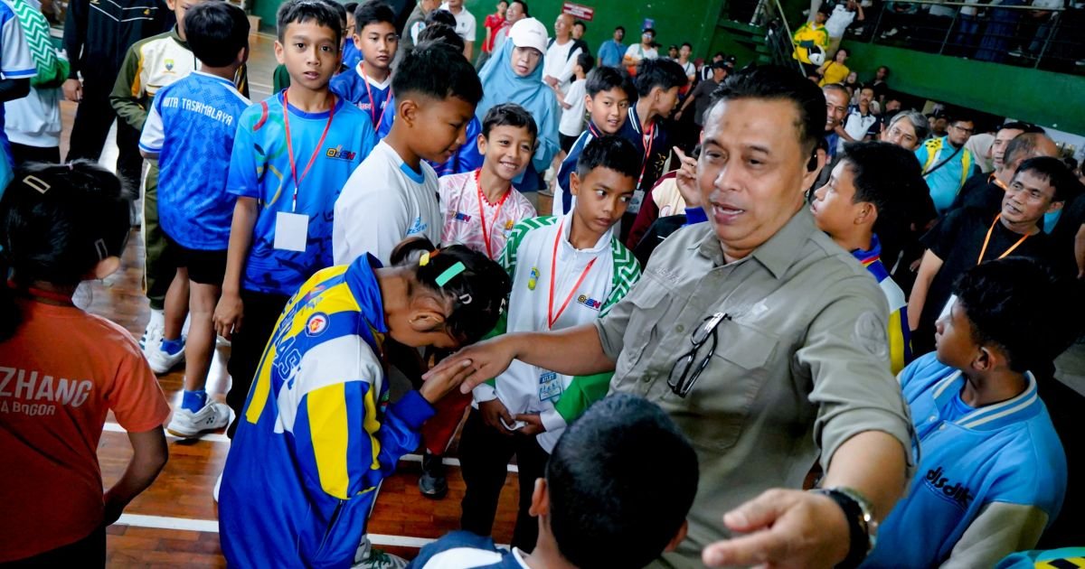 Kadisdik Jawa Barat, Purwanto, membuka Olimpiade Olahraga Siswa Nasional (O2SN) jenjang Sekolah Dasar (SD) Tingkat Provinsi Jawa Barat yang digelar di GOR Lodaya, Kota Bandung, Selasa (7/7/2026).