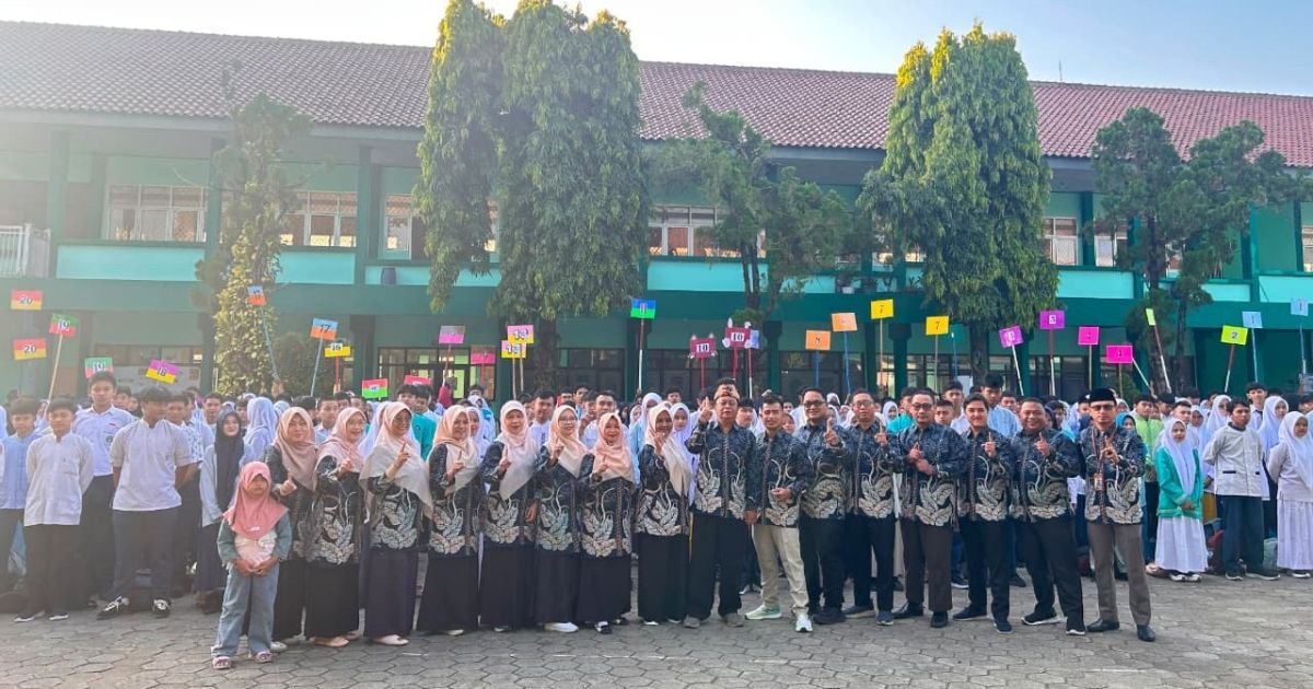 Kegiatan Pembekalan Pra-Masa Ta\'aruf Murid Madrasah (Pra-MATAMUDA) di lapangan utama madrasah, Jumat (10/7).