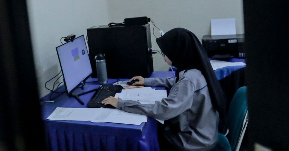 Bangkit dari Titik Terberat, Alika Wakili Jawa Barat Berlaga di LKS Nasional 2026 Bidang Desain Grafis